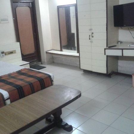Hotel Sant Plaza 印多尔 外观 照片