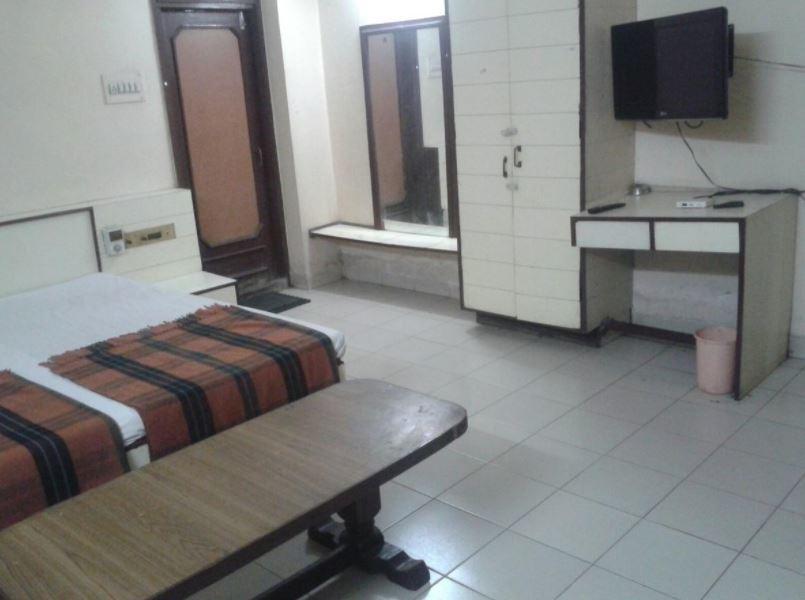 Hotel Sant Plaza 印多尔 外观 照片